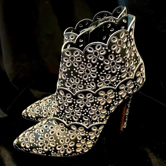 ALAIA LASER CUT 2 TONE LEATHER HIGH HEEL ANKLE BOOTIES - 9 - NEW ! - Picture 1 of 9